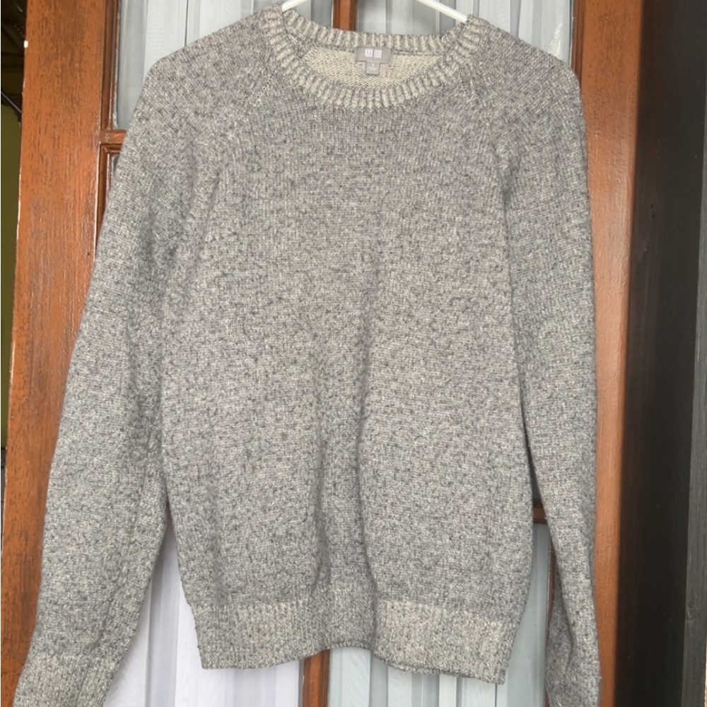 Uniqlo Marled Light Gray Crewneck Sweater